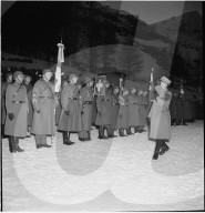 General Henri Guisan besucht Soldaten; 1943