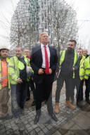 NEWS - Immerhin: Donald Trumps wächsernes Ebenbild traut sich vor die neue Botschaft in London