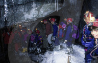 Kinder in der Hölloch-Grotte im Muotathal