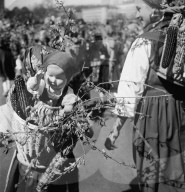 Mädchen am Sechseläuten in Zürich, 1940