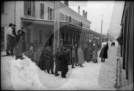 WK 2: Warten auf Wirtschaftsdelegation der Alliierten, Bahnhof in Les Verrières 1945