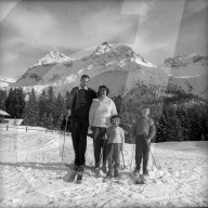 Ferdi Kübler mit seiner Familie in den Ski-Ferien in Arosa 1957