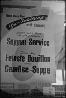 Lebensmittelgeschäft bietet Suppe an; 1945
