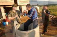Swisscoy-Wasserspezialist in Suharekë, 2004