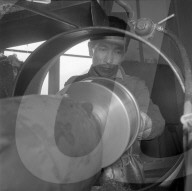 Tibeter arbeitet in Pfannenfabrik, Rikon 1967