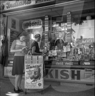 Kiosk von Frau A. Hugi: Werbung für "Das Beste", 1948