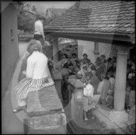 Schweineschmalz-Verteilung in Flums, 1959