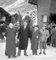 Dörfliche Obrigkeit bei Einweihung; Eröffnung von Skilift, Zermatt 1943