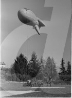 WK 2: Landesgrenze-Markierung durch Fesselballons bei Chiasso, 1945