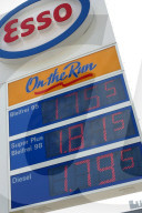 Tankstelle, hohe Benzinpreise nach Hurrikan Katrin (USA), Zürich 2005