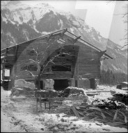 Zerstörtes Chalet nach Explosion in Mitholz 1948