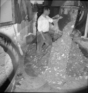 Herstellung Karton, Pappe aus Altpapier; 1943