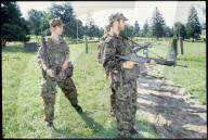 Karine Schaller, Leutnant beim Instruieren, 1998 