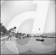 Hund springt in den Zürichsee, 1947