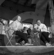 Ferdi Kübler mit Familie beim Skifahren in Arosa 1951