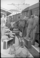Italienische Internierte; einsteigen; 1945