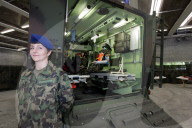 Soldatin bei Sanitatsfahrzeug Piranha I, 2005