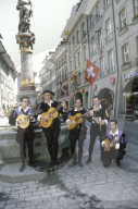 Sing-Studenten aus Madrid in Berner Altstadt, 1993 