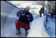 Innsbruck-Igls: Gustav Weder studiert Bobbahn 1991
