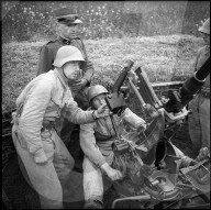 Soldaten an Flab-Geschütz, Schweiz 1940