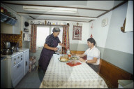 Conradin Cathomen, Skirennfahrer bei seiner Mutter 1985