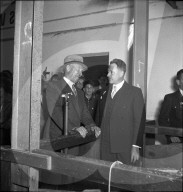 Henri Guisan zu Besuch beim Zürcher Knabenschiessen 1949