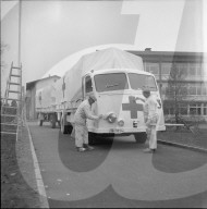 Rotkreuz-Lastwagen für Soforthilfe in Ungarn, Bern 1956