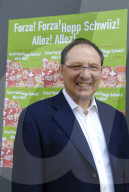 Beni Thurnheer vor Hopp-Schwiiz-Plakat 2006