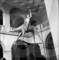 Plastik von Remo Rossi in der ETH Zürich, Bronze 1968