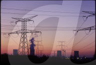 Dämmerung, Hochspannungsmasten vor Atomkraftwerk 1987