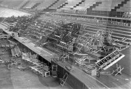 Zerstörte Bestuhlung nach Monsterkonzert im Hallenstadion 1968