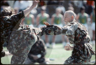 Nahkampf-Training in der Rekrutenschule in Isone, 1984
