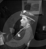 Mrs. Dreyfuss-Barney an Frauenkongress, 1948