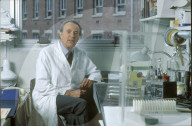 François Jacob, Nobelpreisträger in seinem Labor, Paris 1989