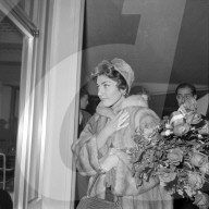 Prinzessin Schahnaz von Persien, Ankunft in Kloten 1957