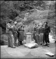 Flüchtlinge; Schweizerisch-Italienischer Grenzstein; 1944