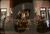 Buddha-Statue und Altar, Bangkok 1979