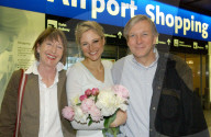 Fiona Hefti mit Eltern, Flughafen Zürich-Kloten, 2005