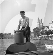 Boot, Motor wird mit Holzgas betrieben; 1942