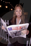 Jennifer Ann Gerber liest den neuen Blick im Tabloid-Format, 2004