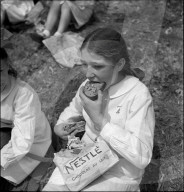 Mädchen beim Picknick, 1942