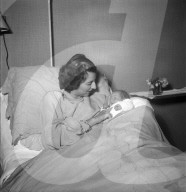 Fürstin Gina von Liechtenstein mit Tochter Norberta Elisabeth, 1950
