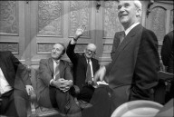 Bundesratswahl 1982: Alphons Egli winkend