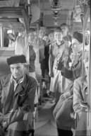 Abreise, Internierte im Zug; 1945