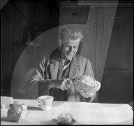 Bauer beim Brot schneiden, 1941