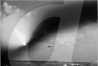 Ufo neben startendem Flugzeug, Flughafen Zürich-Kloten 1979