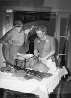 Mobilmachung; Soldat macht sich und seine Ausrüstung bereit; vermutlich 1939