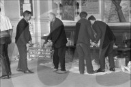 Verpflegung während Studentenunruhen in Paris 1968