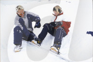 Fabien Rohrer unterrichtet Stephanie Berger im Snowboarden 1997