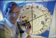 Alexander von Pronay mit Horoskop-Scheibe 1987